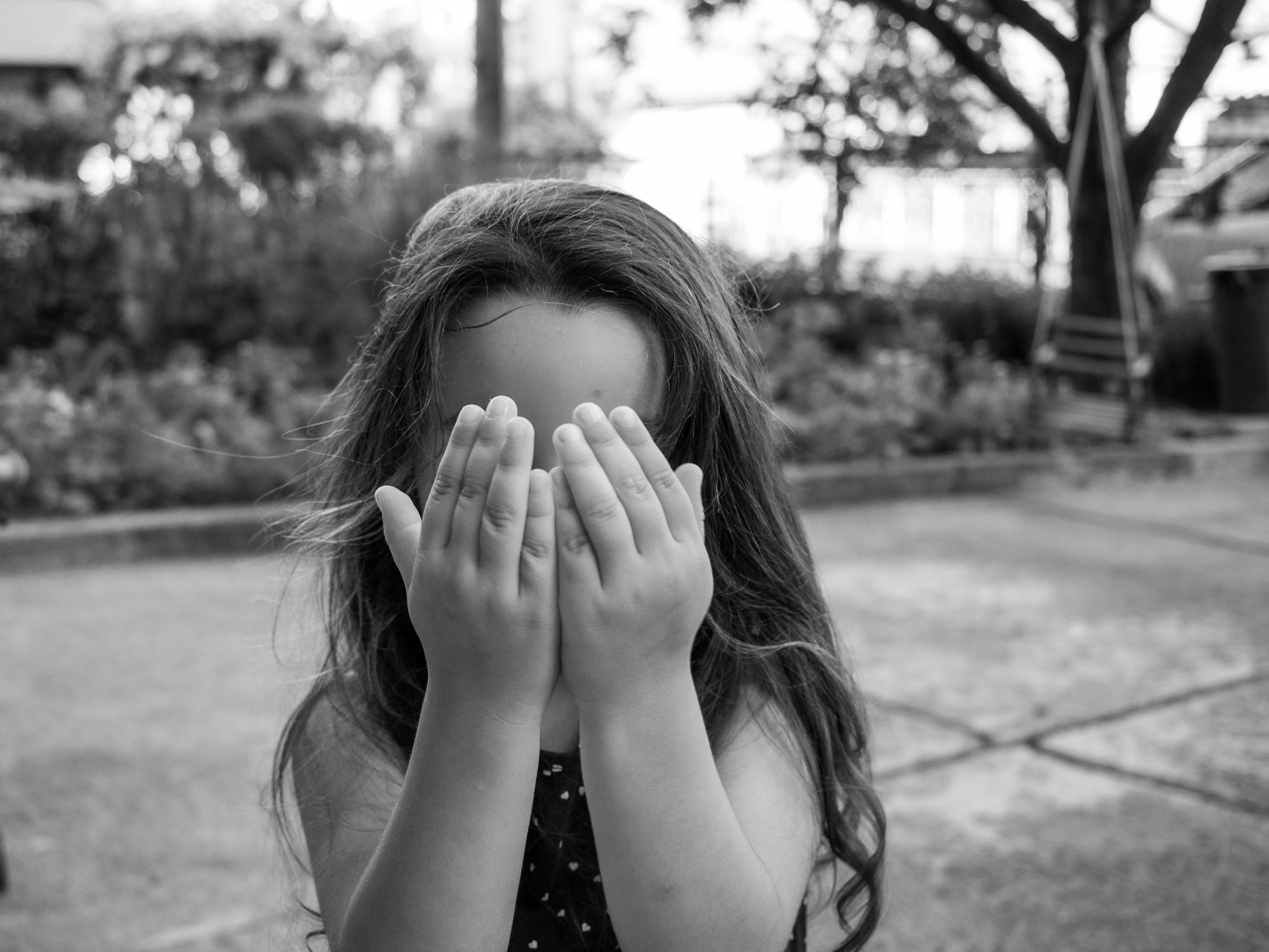 Comprender las emociones básicas en la infancia y por qué son la brújula de su mundo interior