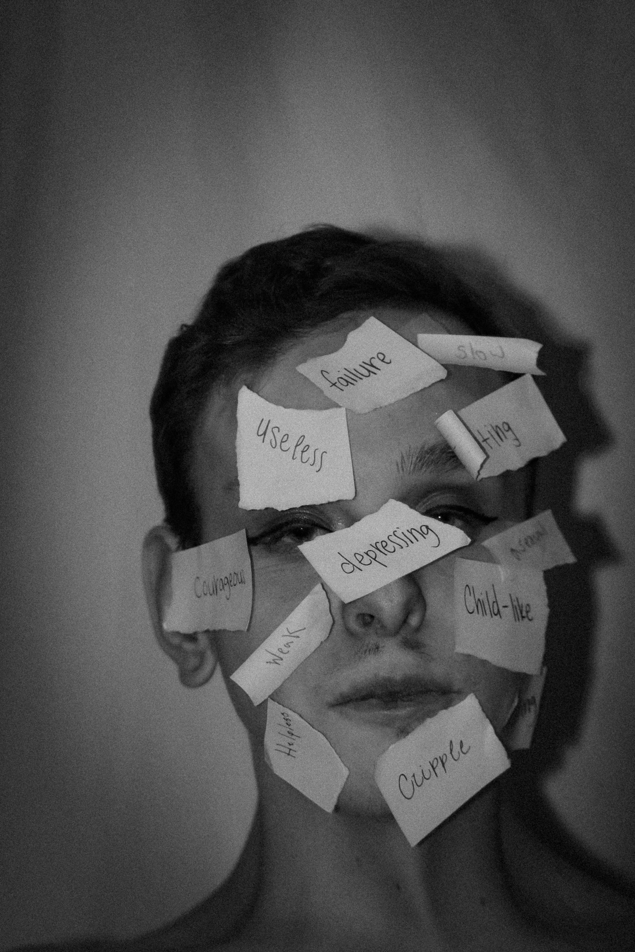 Reconociendo la ansiedad social en tu día a día: señales sutiles que no debes pasar por alto
